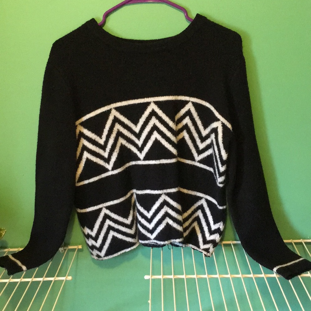 black and white chevron mid crop sweater
